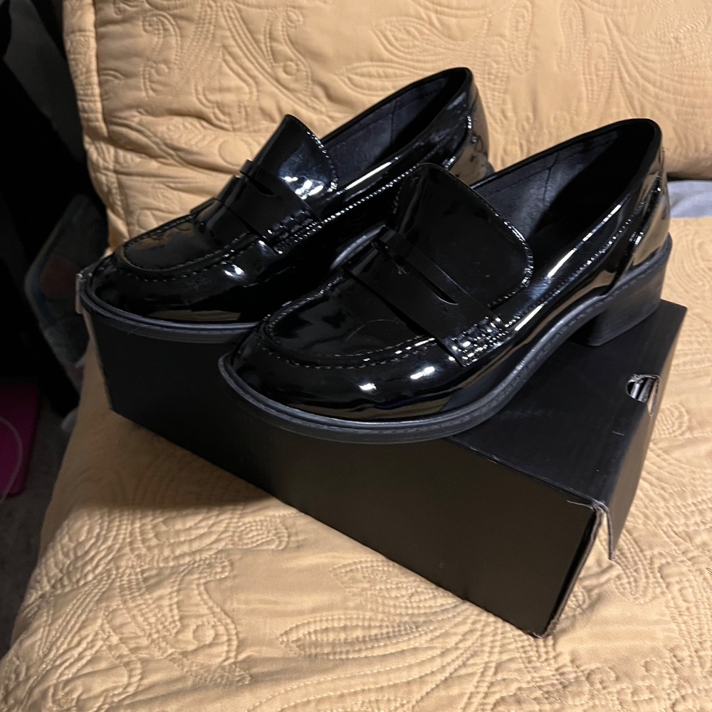 Black pattern loafers shoe